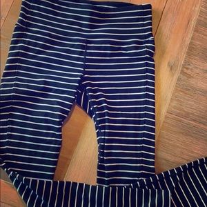 EUC Athleta B&W Striped Legging, Small